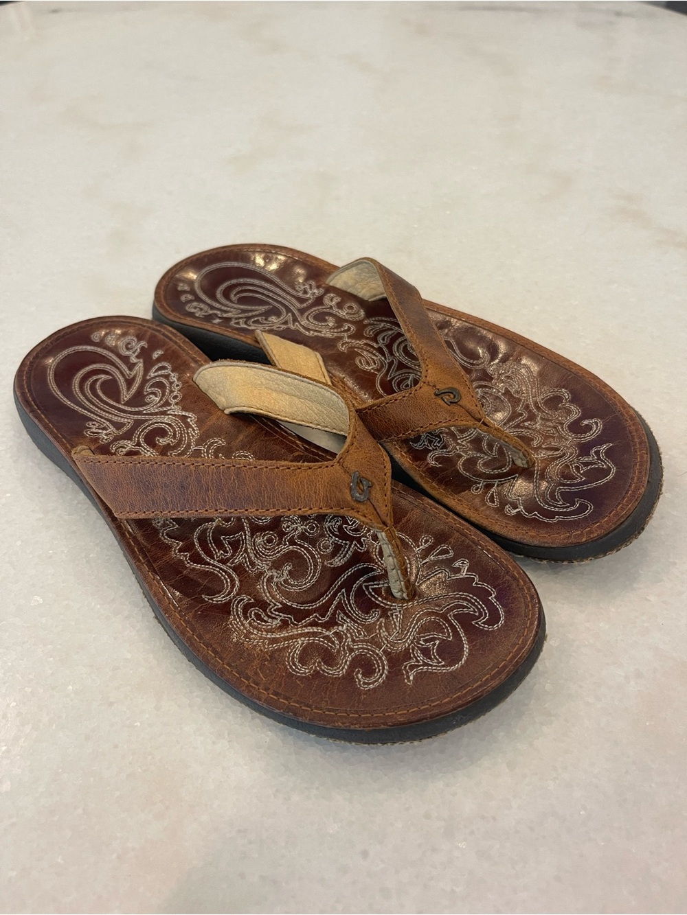 OluKai Paniolo Brown Leather Flip Flop Sandals Shoes 6 - Picture 2 of 7